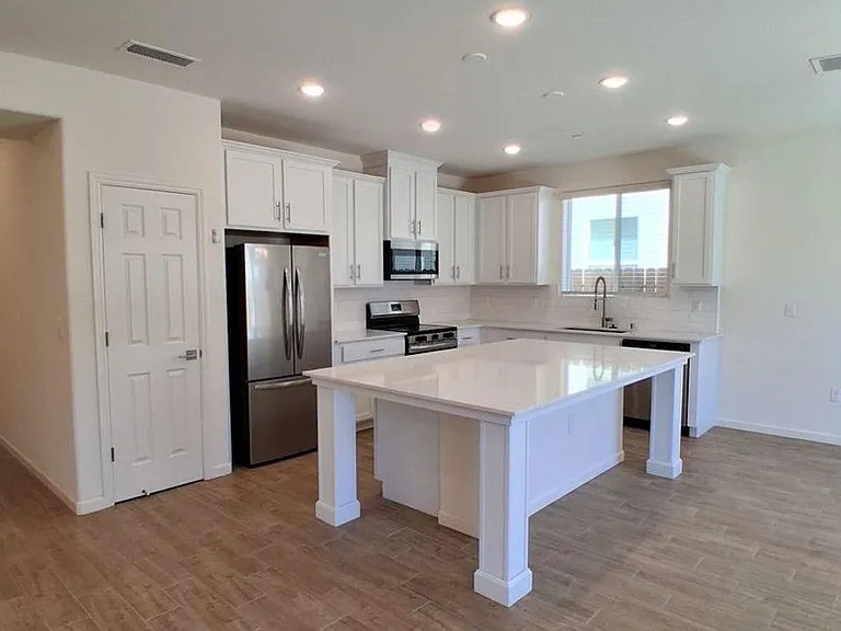 6609 E Carmen Ave — Photo 1