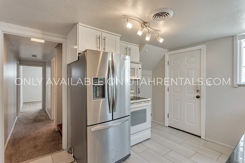 2 bed, 1.0 bath, 850 sqft, $1,249 — Photo 2
