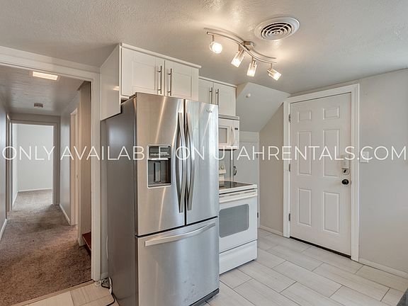 3rd image of 322 E Robert Ave #2