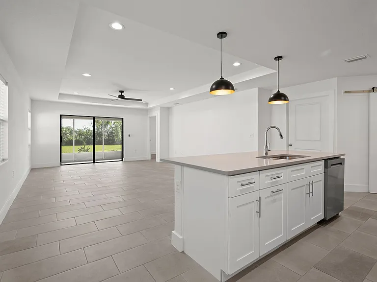 1392 San Cristobal Ave — Photo 3