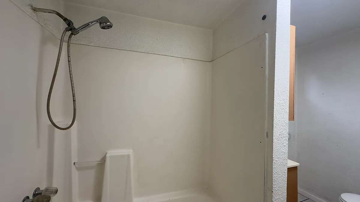 Building Photo - 1387 E 49th St #1