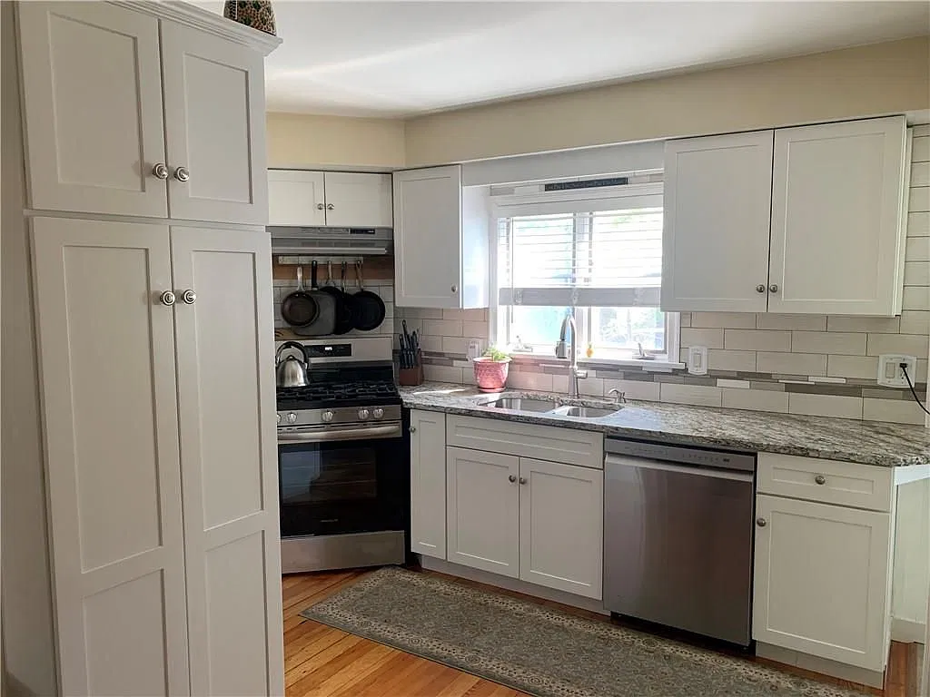 2 bed, 1.0 bath, 1150 sqft, $2,100 — Photo 2