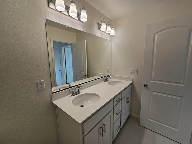 6701 E Nevada Ave — Photo 29