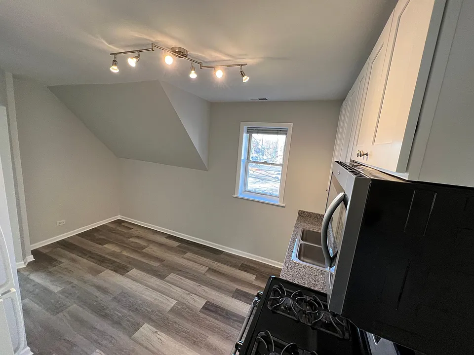 Kitchen / Dining