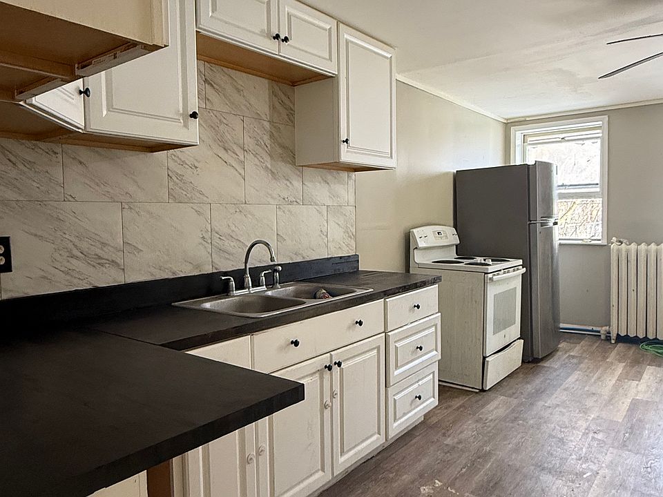 1st image of 3074 6th Ave #1