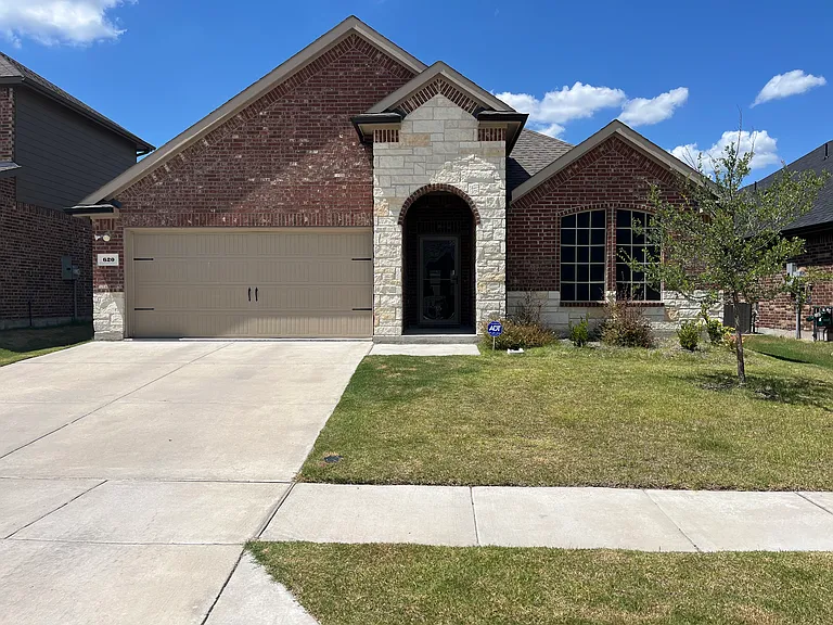 620 Carters Grove Dr — Photo 1