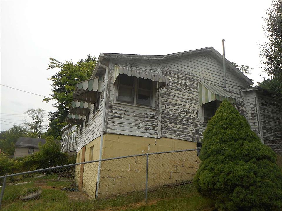 2nd image of 225 Aaron Ct