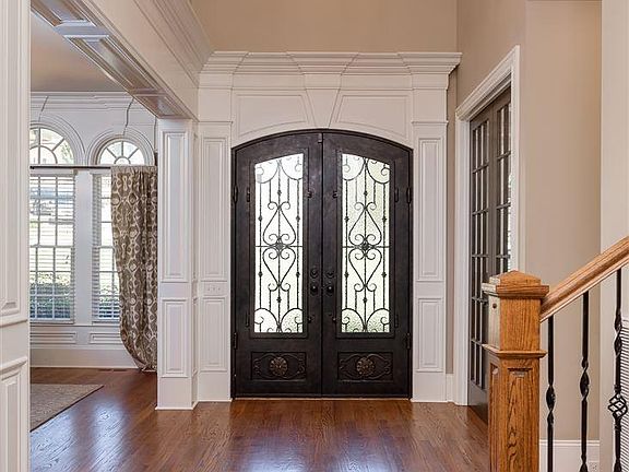 3rd image of 4510 Old Farm Cir SE