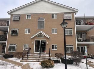 464 S President St APT 204, Carol Stream, IL 60188