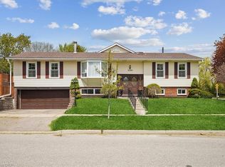 2204 Cartier Cres, Burlington, ON L7P 2Z5