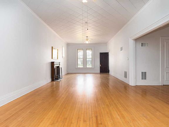 5th image of 230 Horicon St