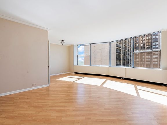 4th image of 5757 N Sheridan Rd APT 19D