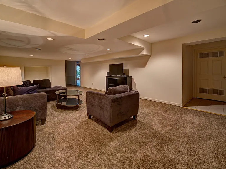 10490 Frontenac Woods Ln — Photo 51