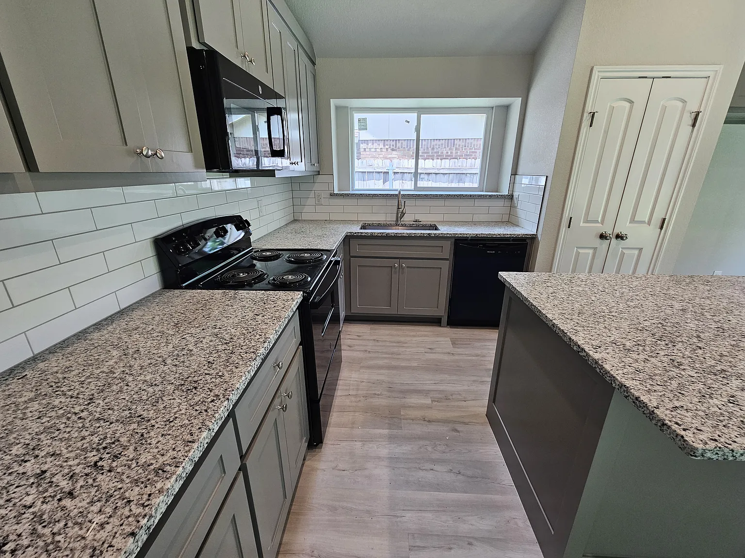 4 bed, 1799 sqft, $2,455 — Photo 3