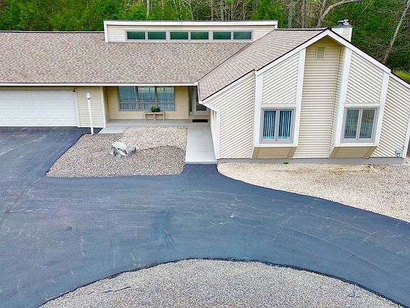 2nd image of 11 Pepperell Circle