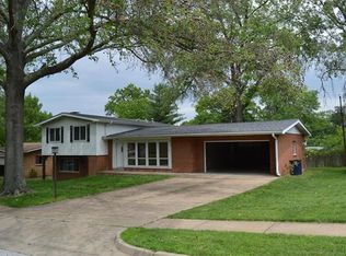 9088 Crest Oak Ln, Saint Louis, MO