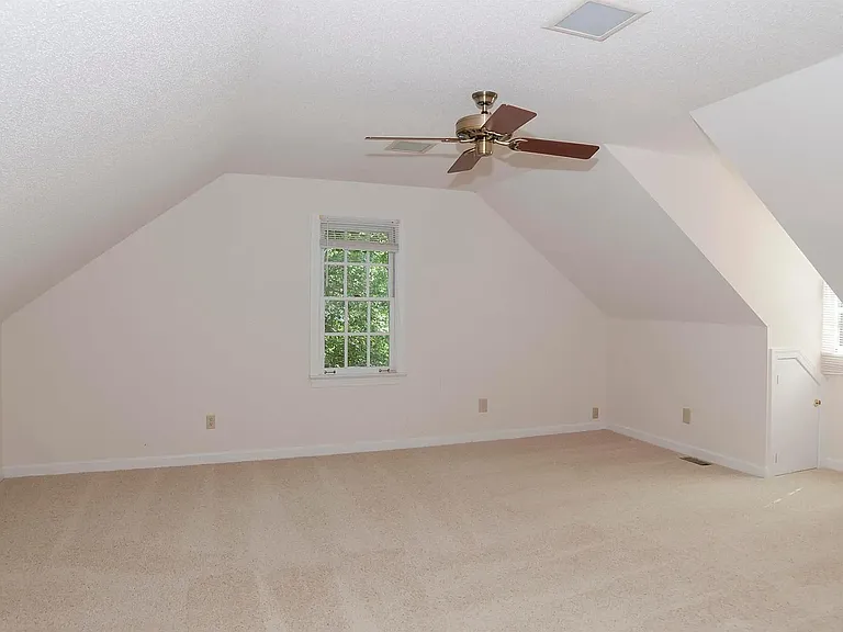 104 Lively Ct E — Photo 15