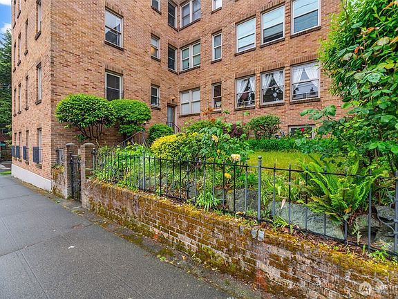4th image of 1427 3rd Avenue W #8