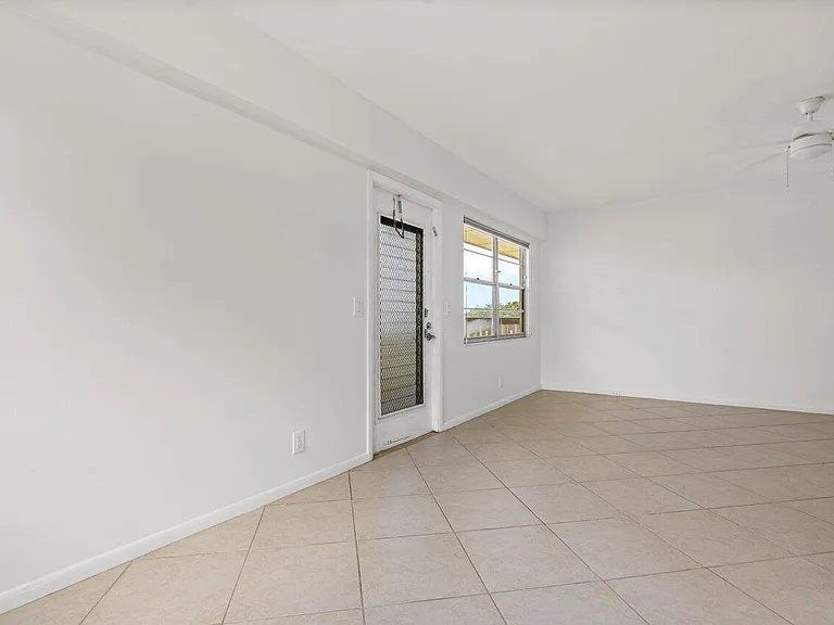 74 Mansfield Dr #B — Photo 12