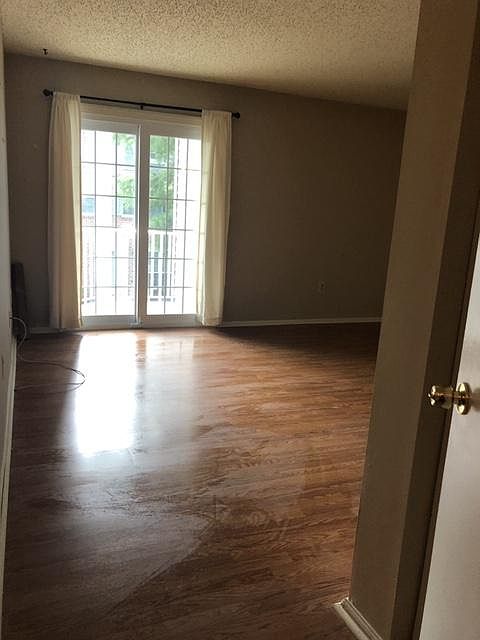 1st image of 487 Witney Ct #487
