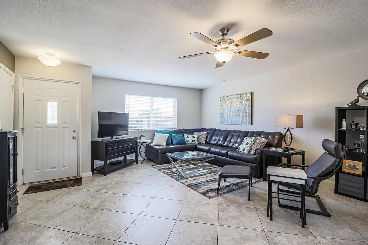 2 bed, 1021 sqft, $2,375 — Photo 3