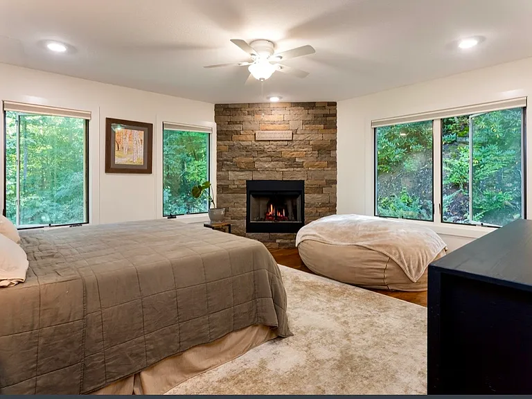 111 Eastmoor Dr — Photo 3