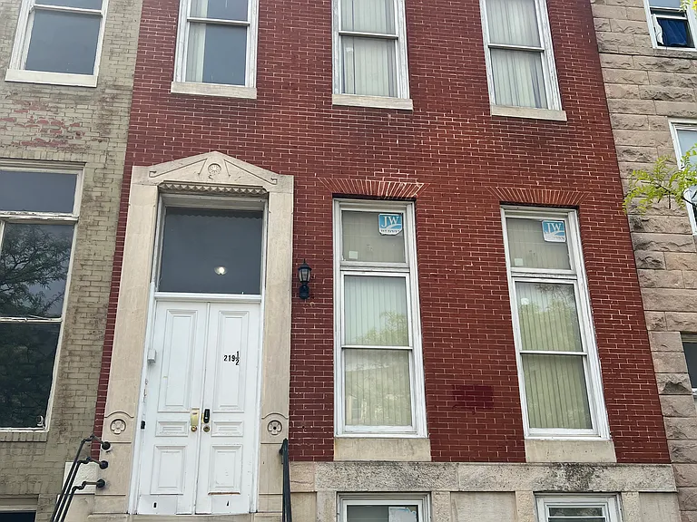 219 1/2 E North Ave #B — Photo 10