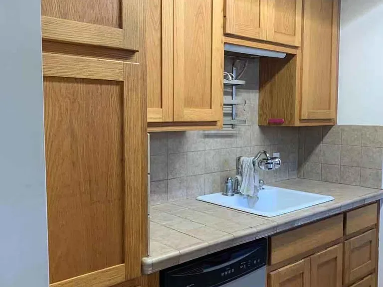 409 N Horners Ln — Photo 3