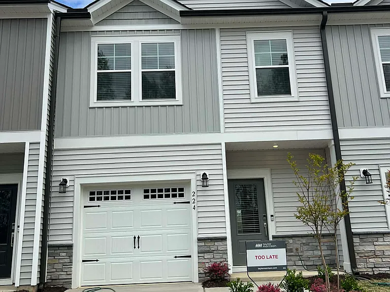 224 Hank Way — Photo 1