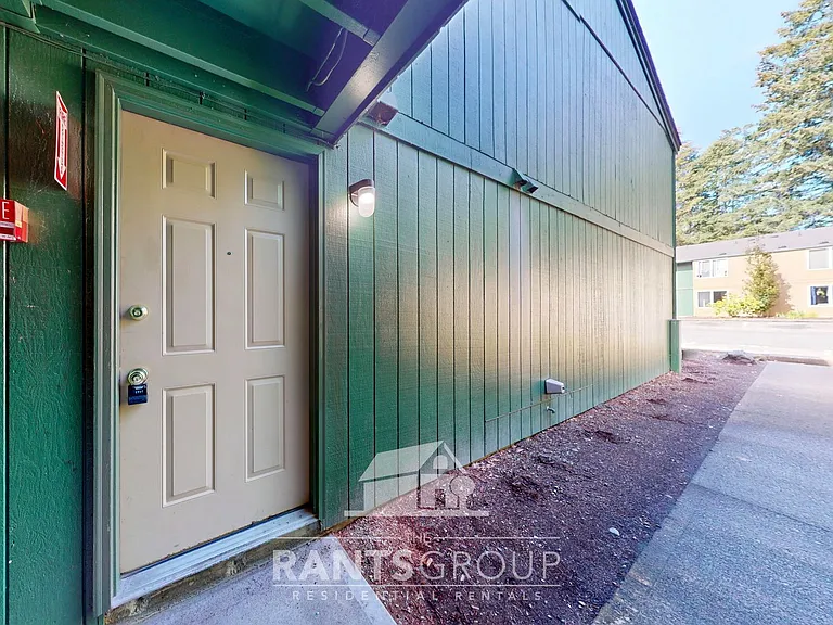 Lovely, wooded 2-bedroom apartment with a large private deck and in-unit washer & dryer! — Photo 28