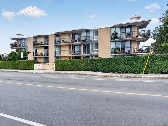 3rd image of 2210 Cadboro Bay Rd #201-OAK