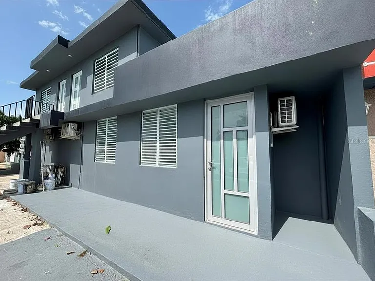 18-6 Street Sabana Gdns #18 — Photo 2