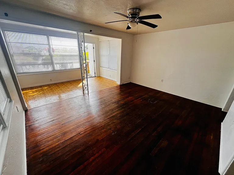 222 N Frederick Ave — Photo 3