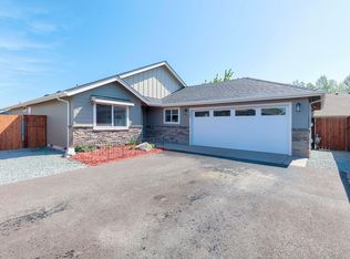 1547 Raydean Dr, Grants Pass, OR 97527