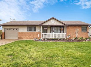 312 S Hollybrook Dr, Chillicothe, IL 61523
