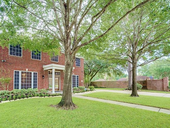3rd image of 3002 E Elm Cir