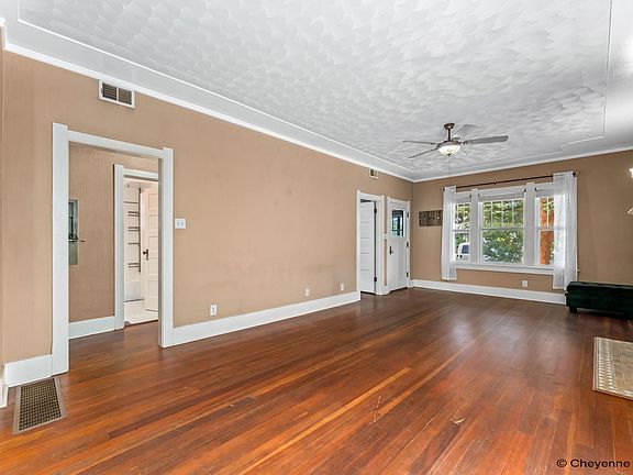 5th image of 2808 Bent Ave
