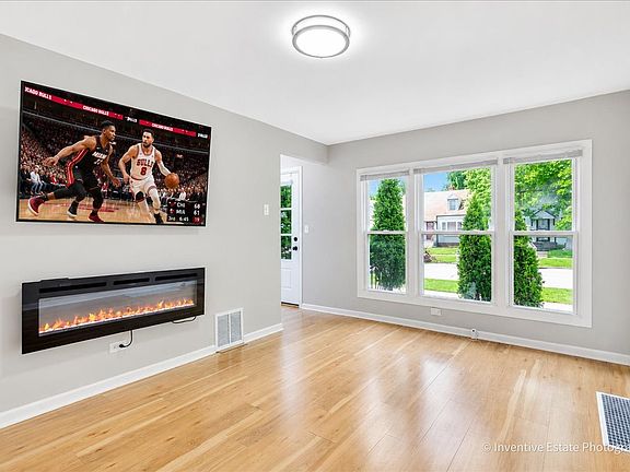 5th image of 14813 Evers St