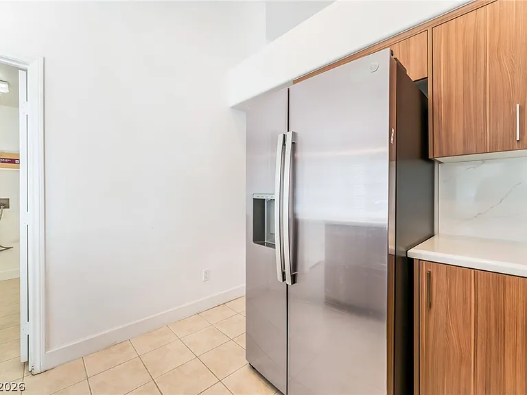 9724 Panorama Cliff Dr — Photo 17