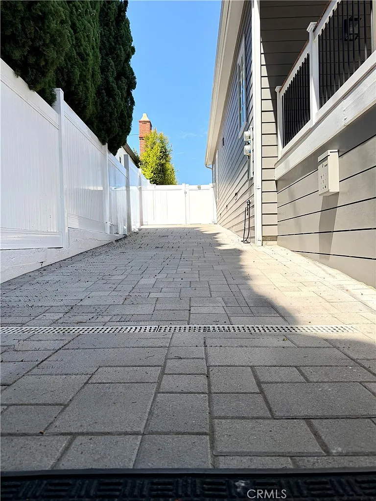 1 bed, 562 sqft, $2,995 — Photo 3