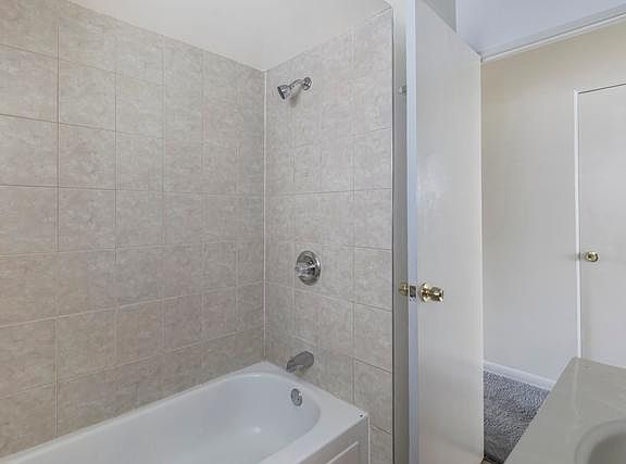 5th image of 7431 N Damen Ave