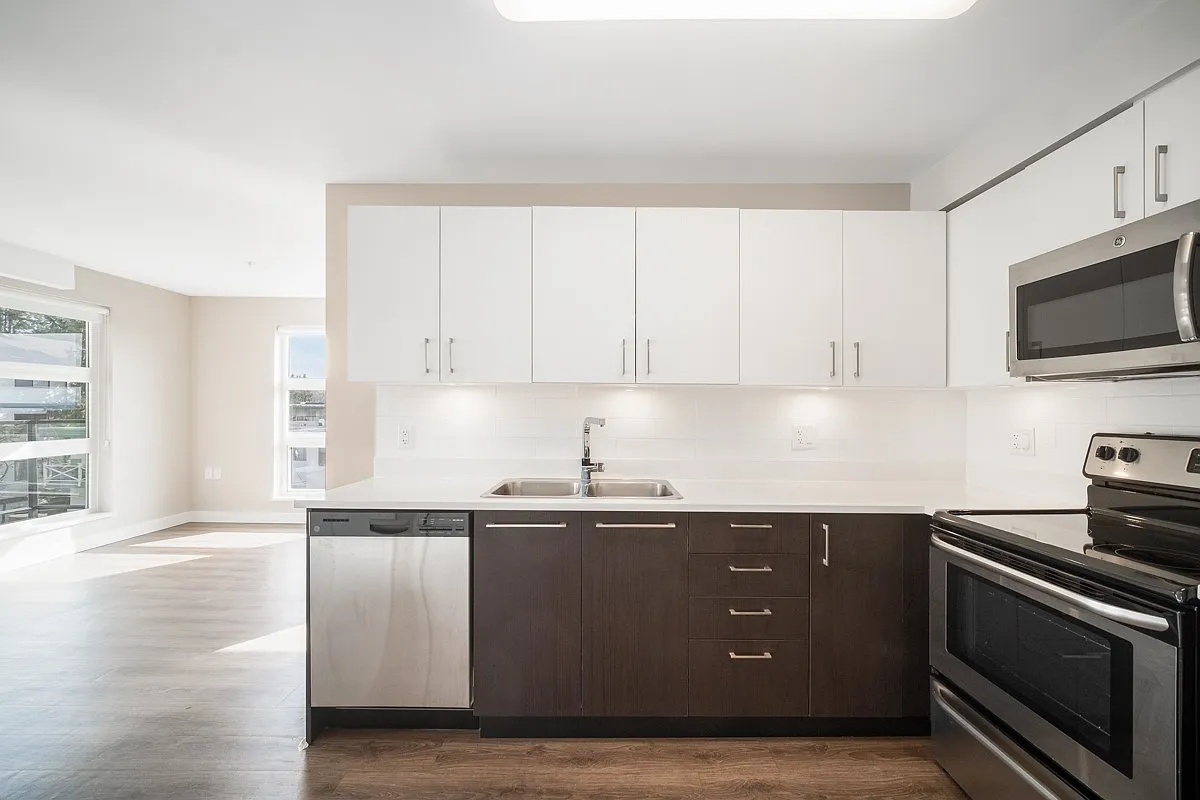 Sundance Apartments — Photo 1