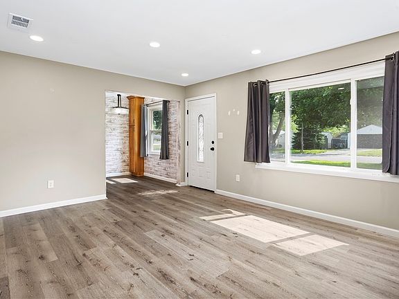 3rd image of 610 Penfield Ave
