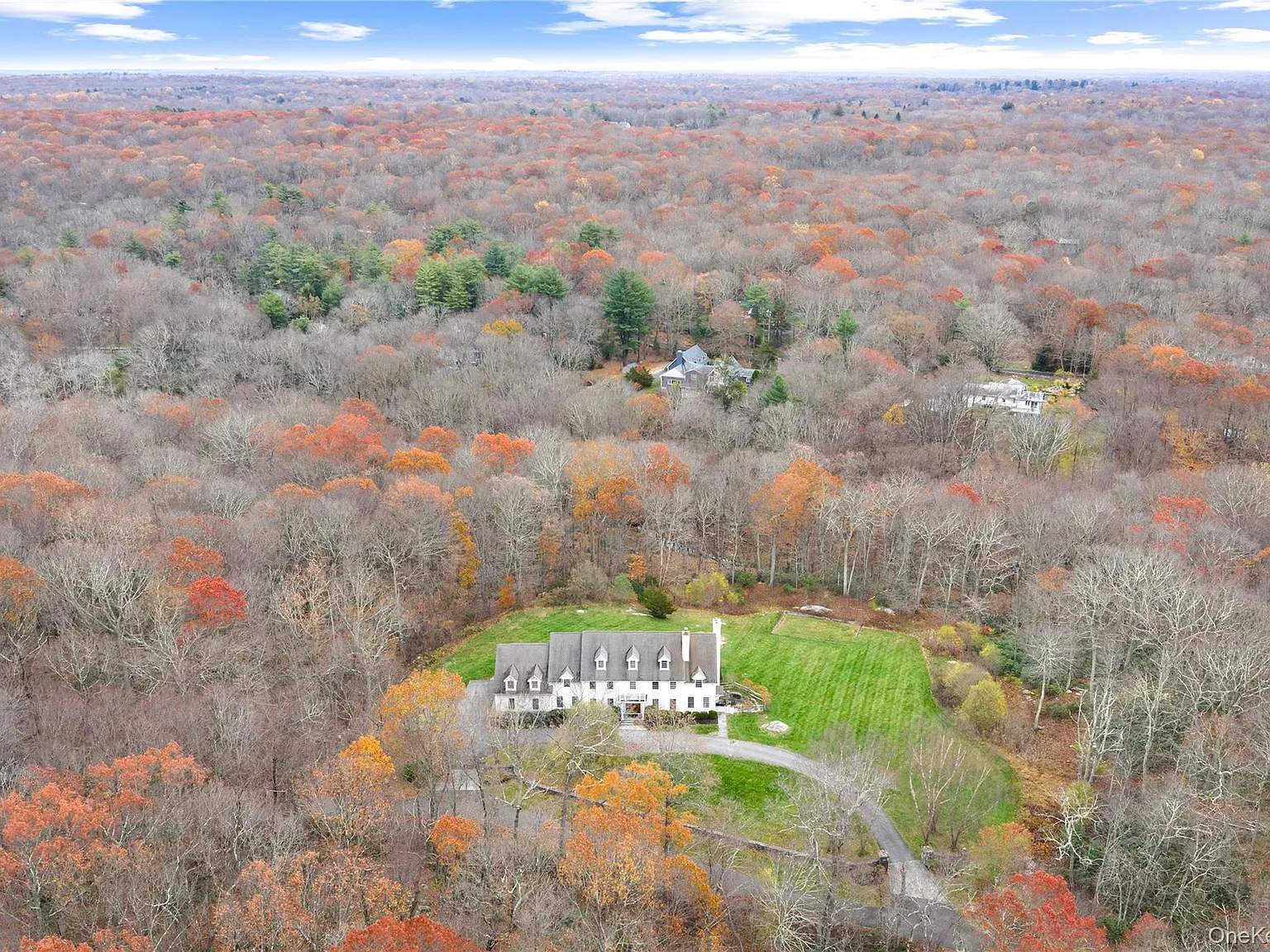 6 bed, 7.5 bath, 8900 sqft, $20,000 — Photo 3