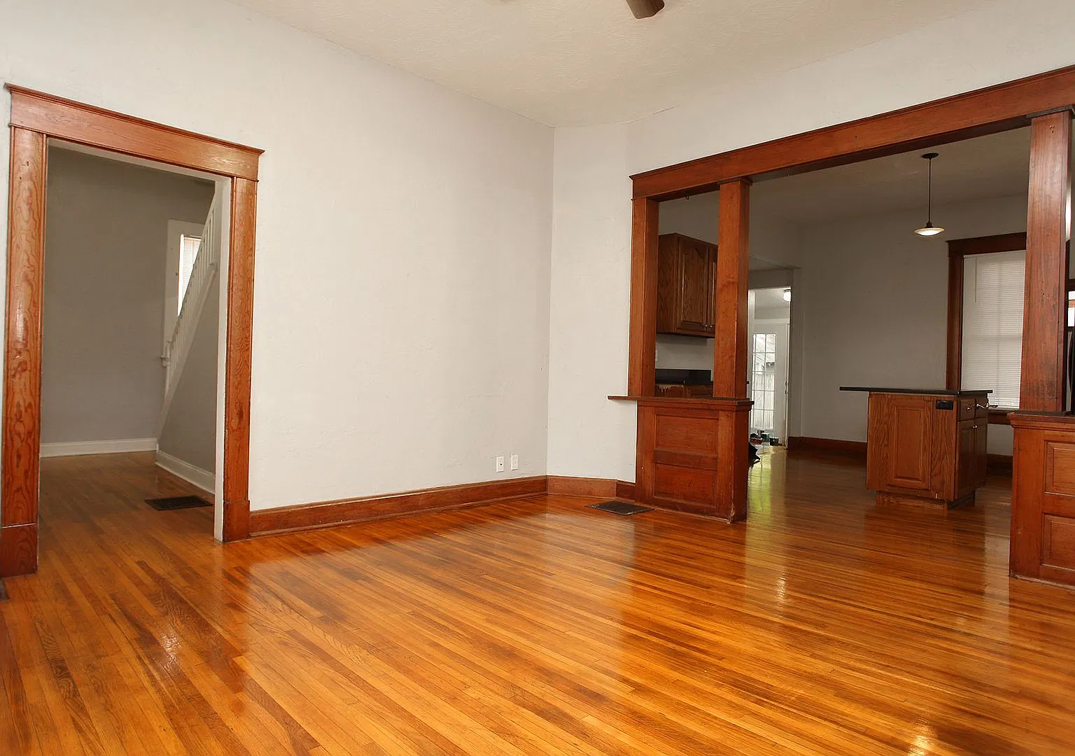 Cute Bungalow style home Large Yard Near MSU 3 Bed 2 Bath — Photo 3