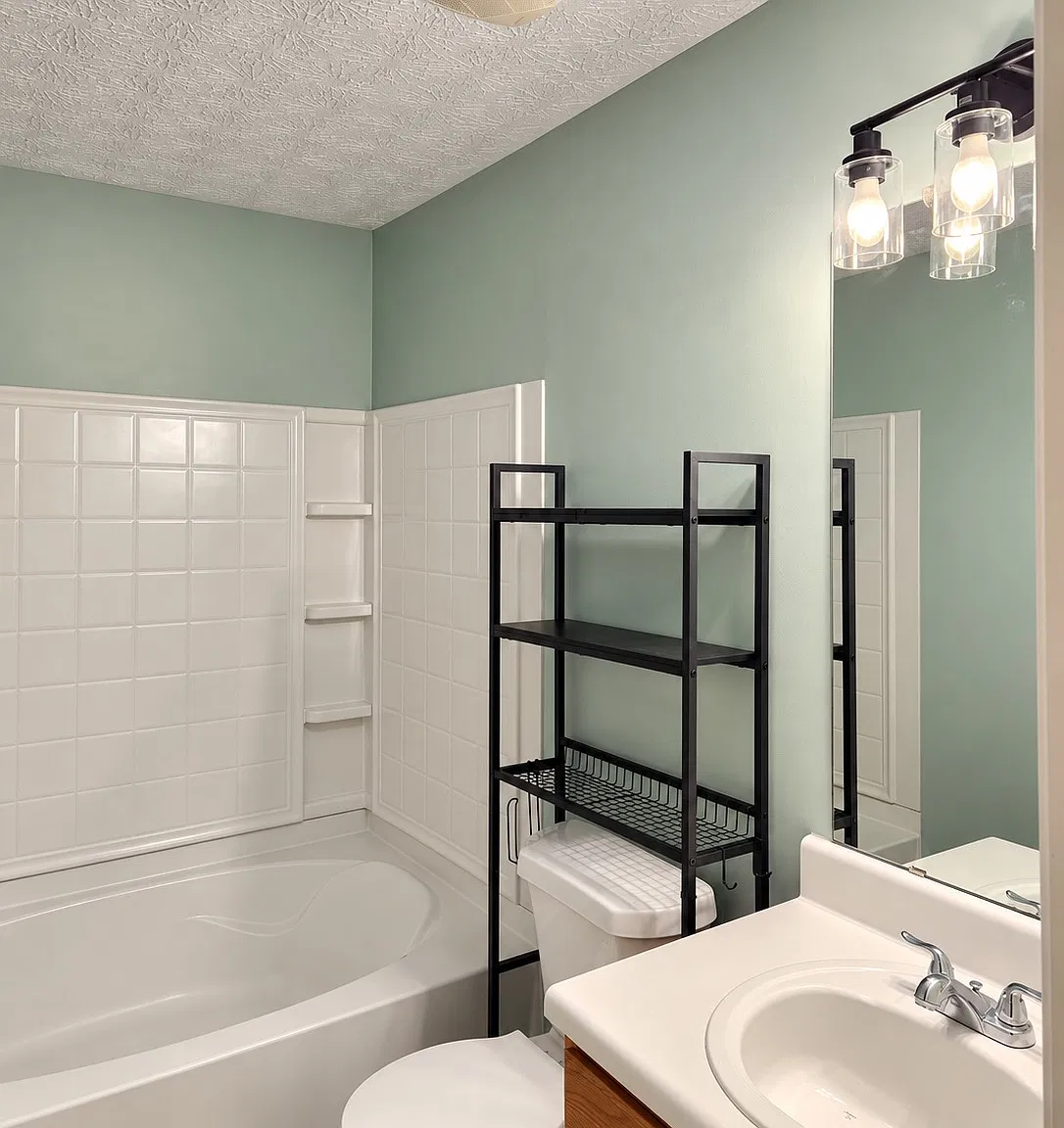 1 bed, 1.5 bath, $850 — Photo 4