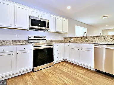 528 E North St — Photo 6