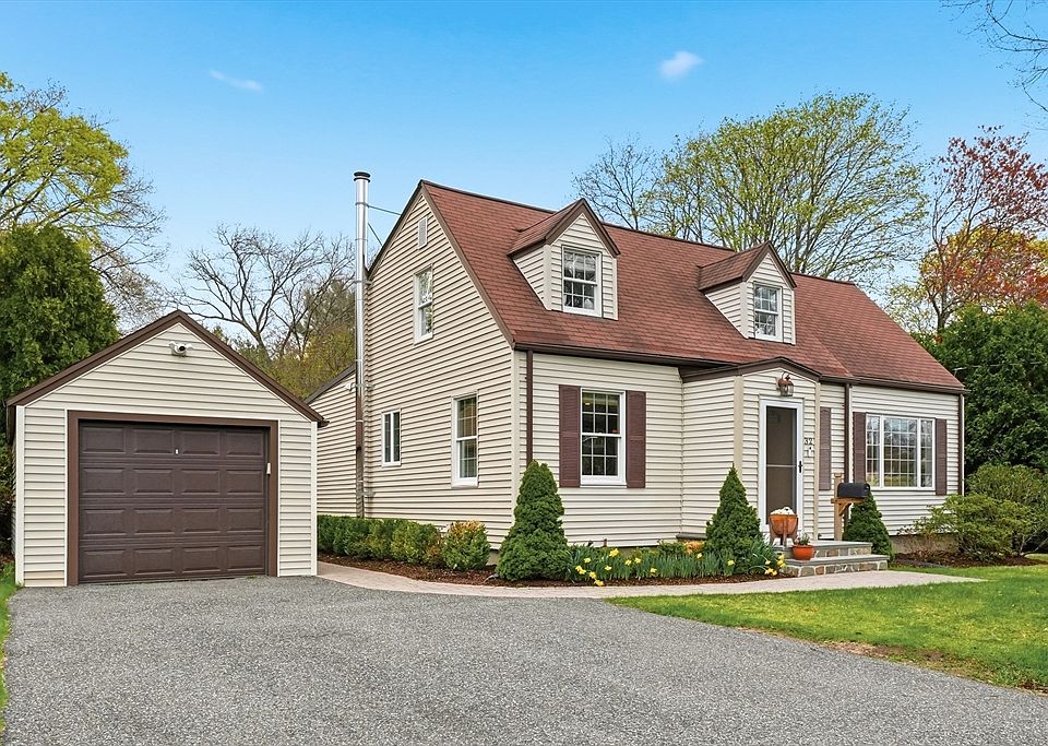 1st image of 32 Woodland Dr