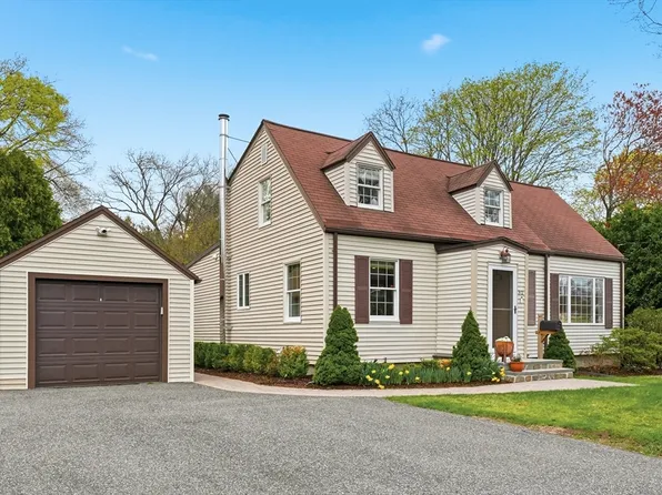 32 Woodland Dr, Framingham, MA 01701