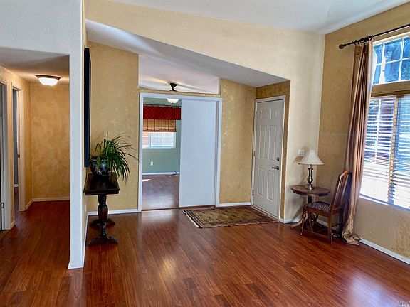 4th image of 2755 Primrose Dr